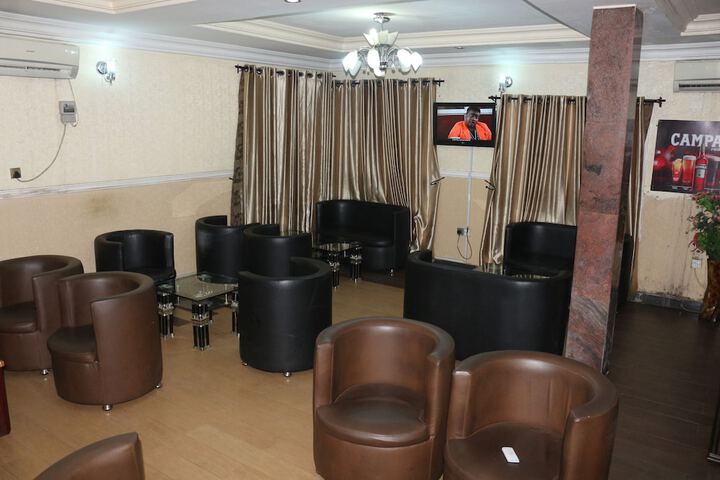 Lounge 47 of 51