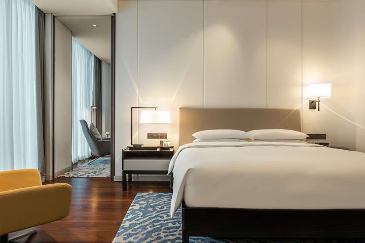 Room 15 of 48
