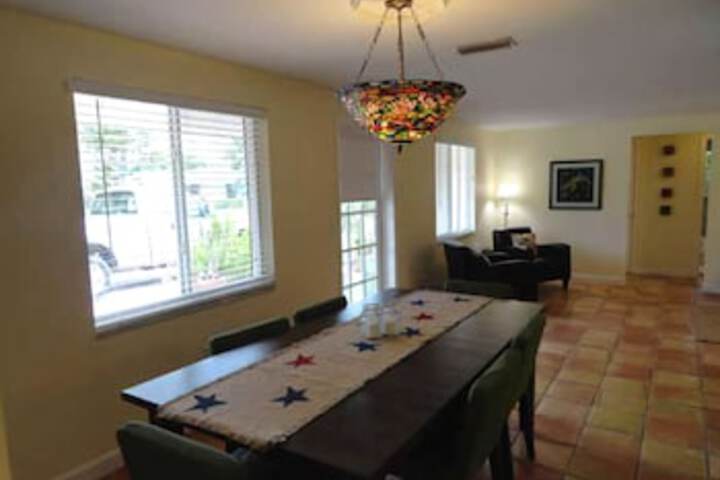 Room 11 of 27