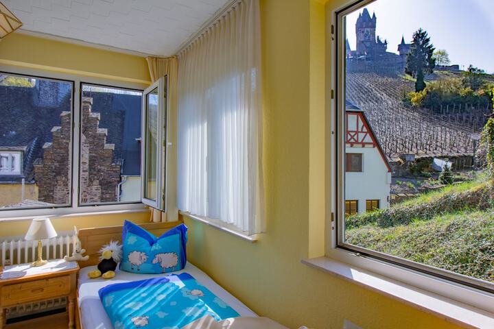 Room 4 of 65