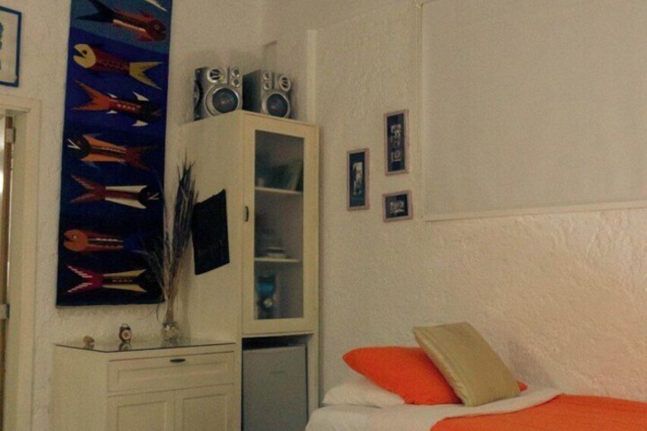 Room 33 of 83