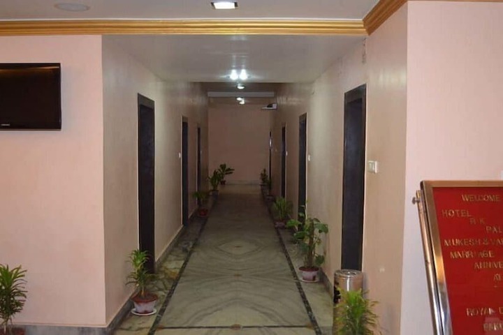 Ballroom/Hall 28 of 31