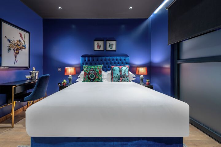 Room 35 of 102
