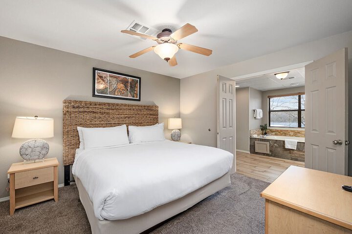 Room 4 of 220