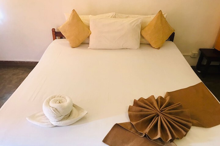 Room 8 of 13