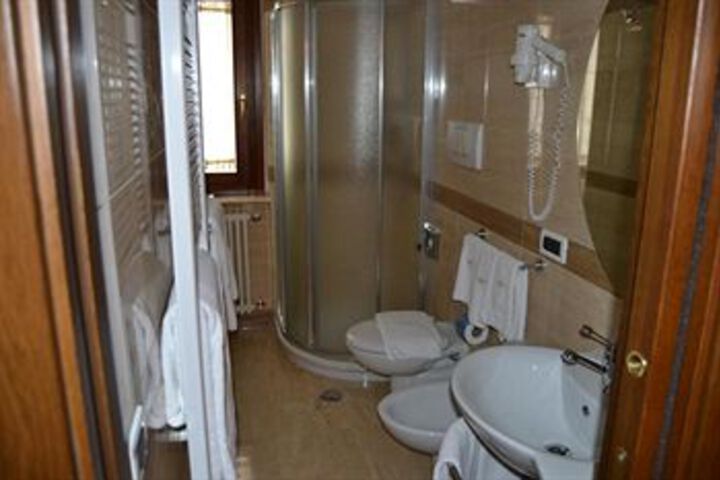 Room 2 of 29