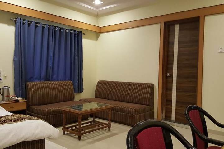 Room 10 of 29