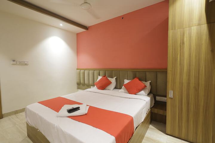 Room 9 of 18