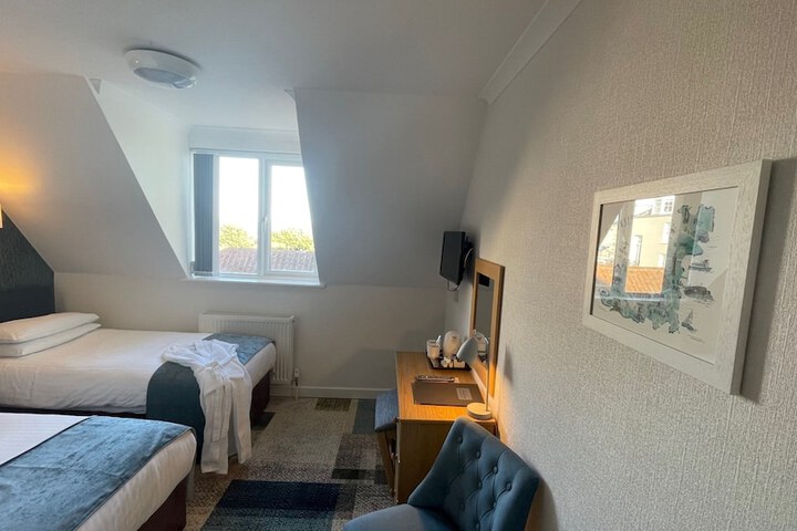 Room 9 of 49
