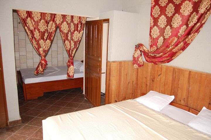 Room 16 of 38
