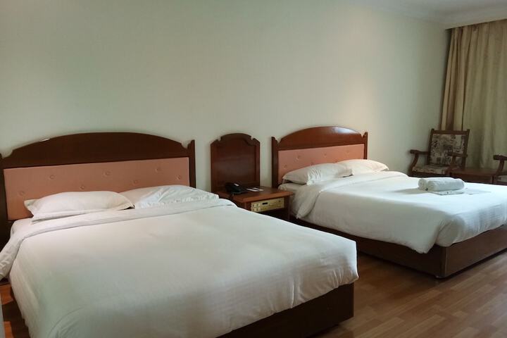 Room 12 of 32
