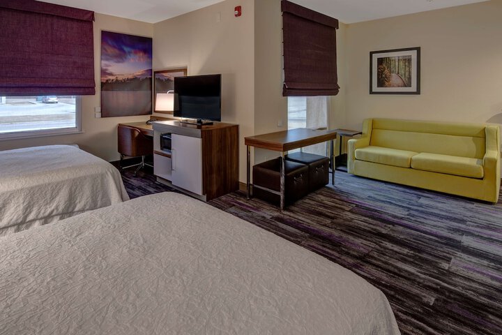 1 Queen Bed Walkin Shower Only (13 of 13)