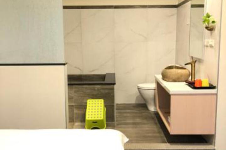 Room 8 of 32