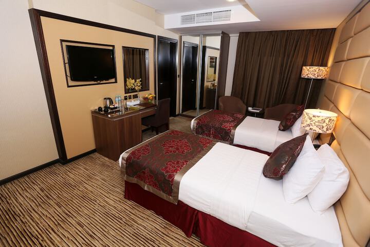 Room 8 of 43