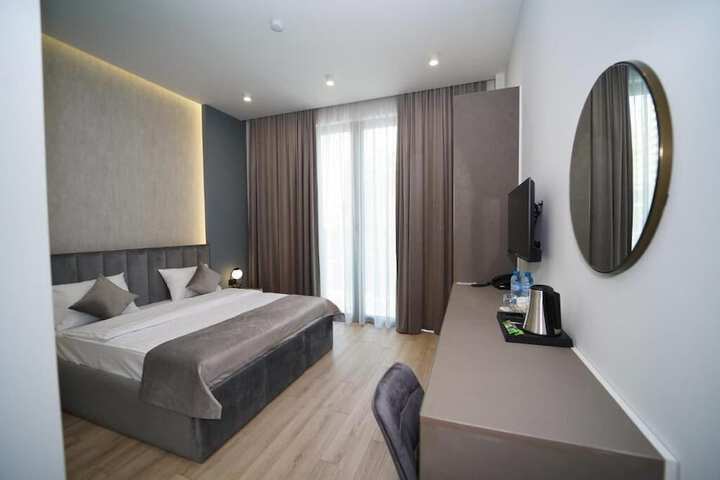 Room 14 of 18