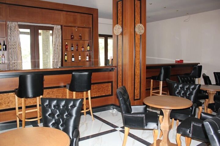 Lounge 30 of 45