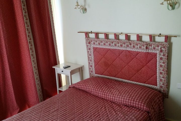 Room 3 of 32
