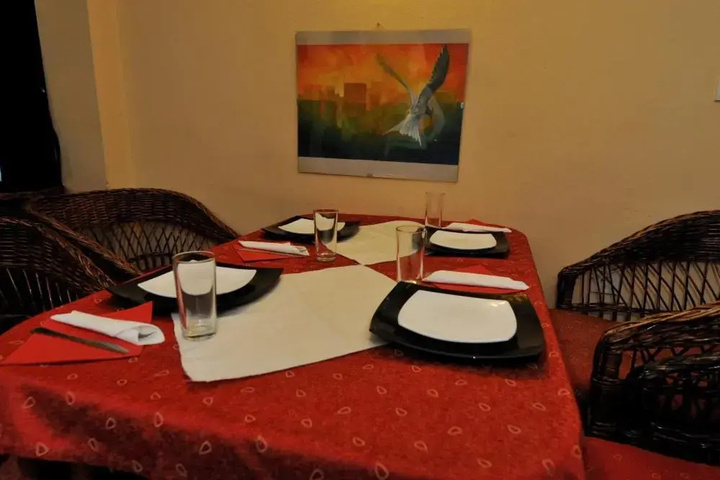 Dining 7 of 8