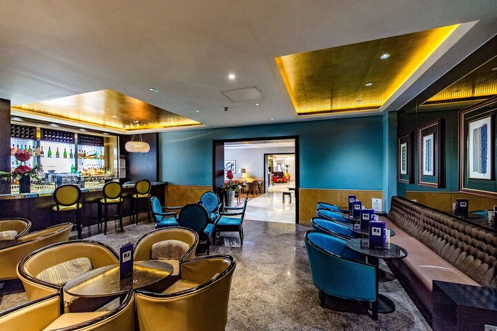 Lounge 110 of 127