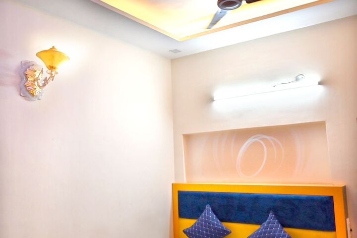Room 9 of 24