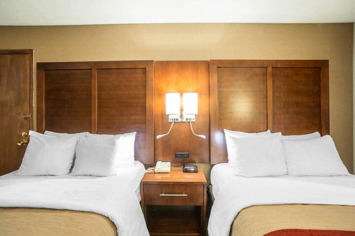 2 Queen Beds (7 of 13)