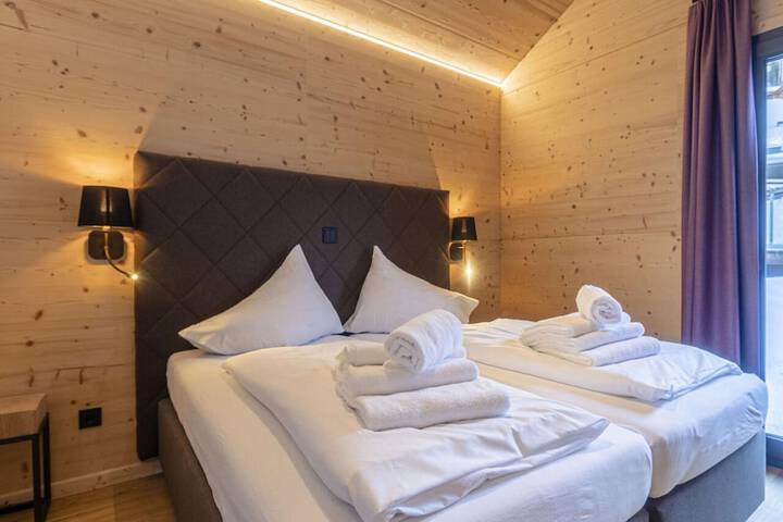 Room 3 of 38