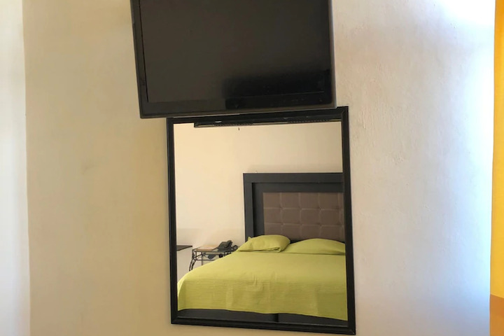 Room 4 of 7