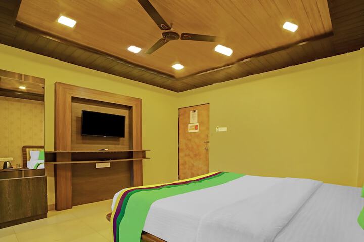 Room 8 of 33