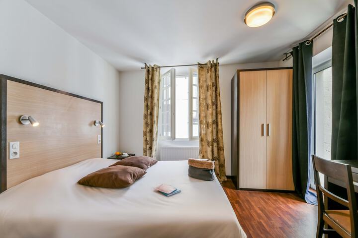 Room 6 of 20