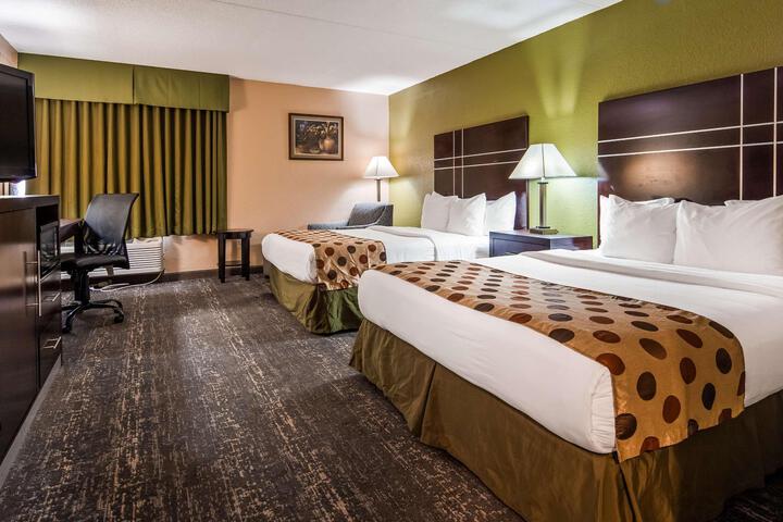 2 Double Beds (3 of 4)