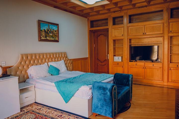 Room 4 of 24