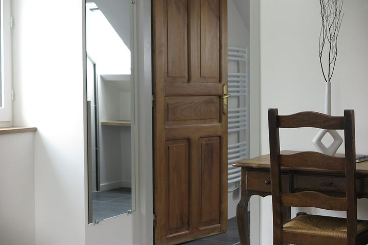 Room 8 of 35