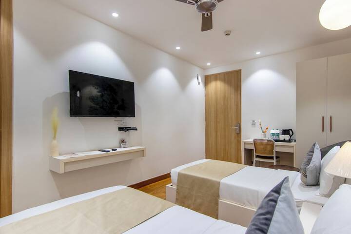 Room 35 of 76