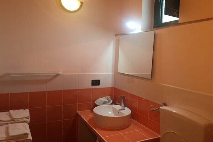 Room 16 of 28