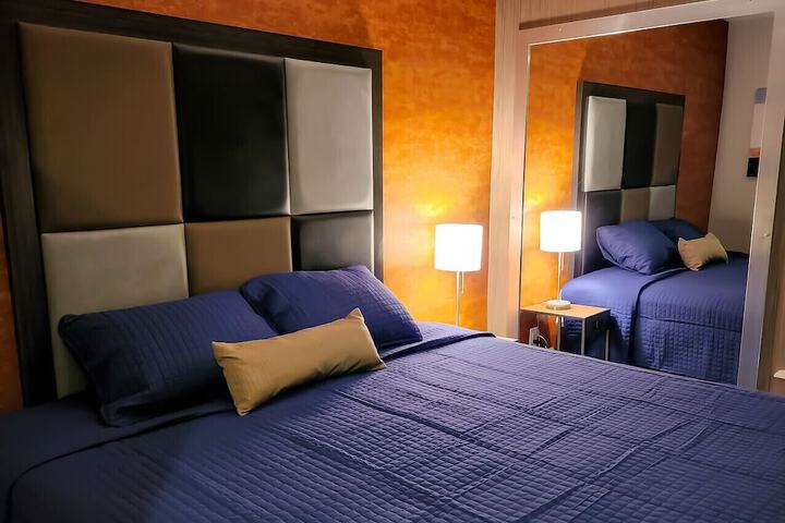 Deluxe Queen Bed (3 of 8)