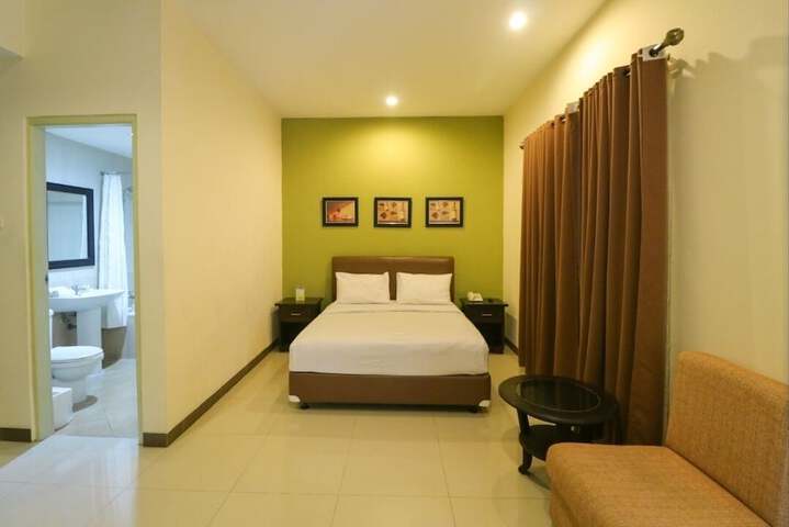 Room 4 of 33