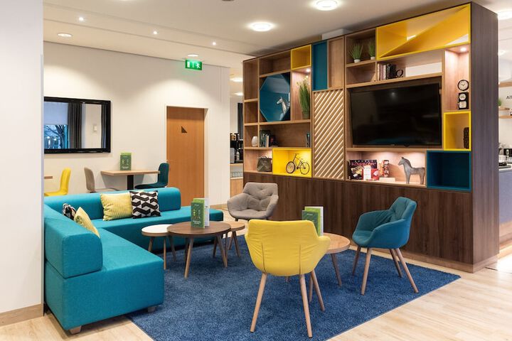 Lounge 69 of 78