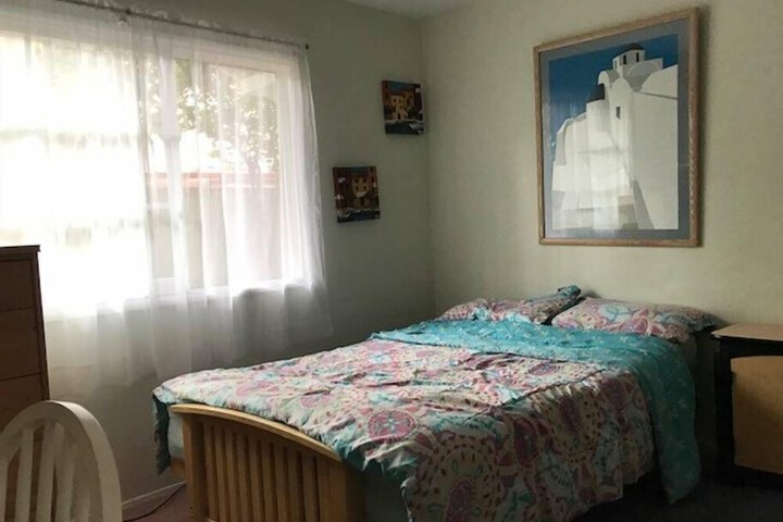 Room 9 of 12