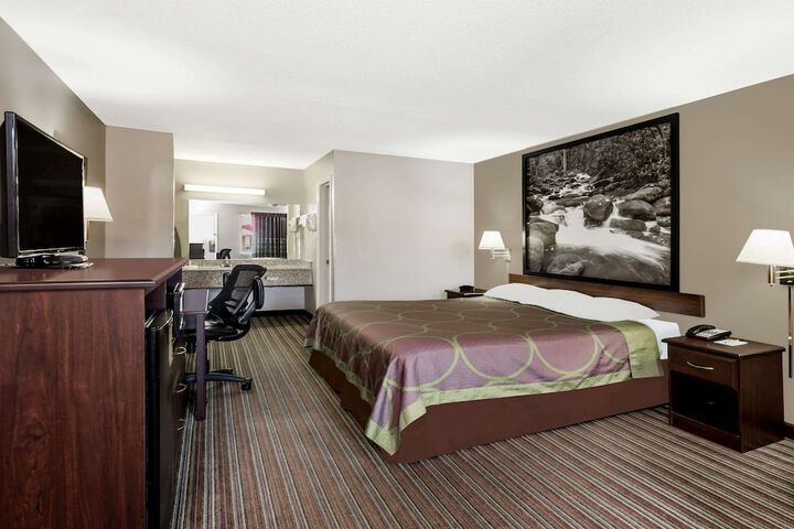 1 King Bed (2 of 7)