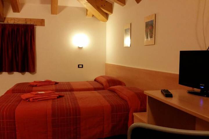 Room 5 of 31