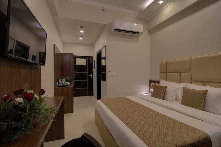 Room 12 of 93