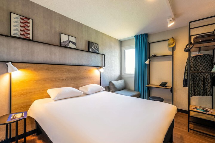 Room 8 of 22