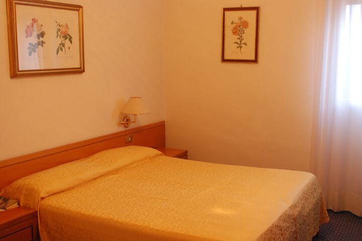 Room 7 of 48