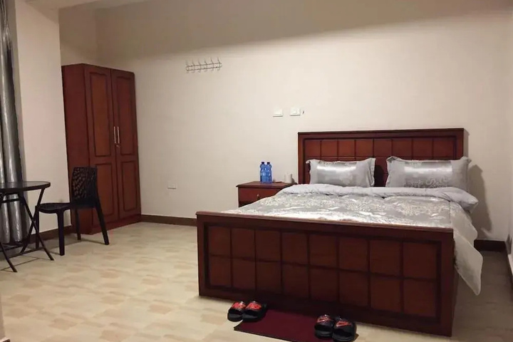 Room 2 of 8