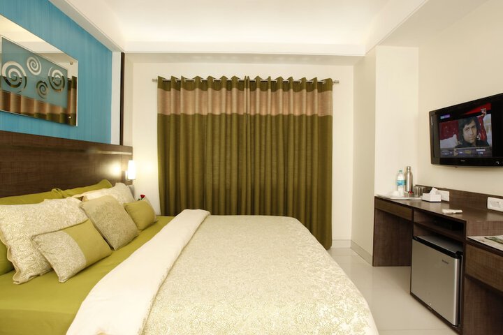 Room 6 of 34