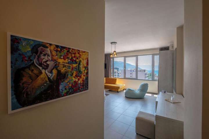 Room 7 of 68