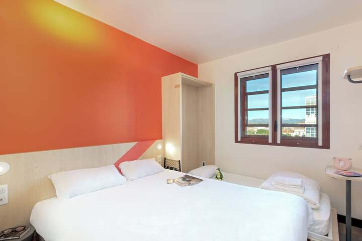 Room 2 of 81