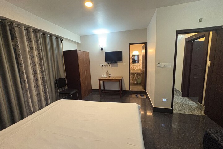 Room 9 of 48