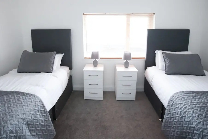 Room 2 of 25