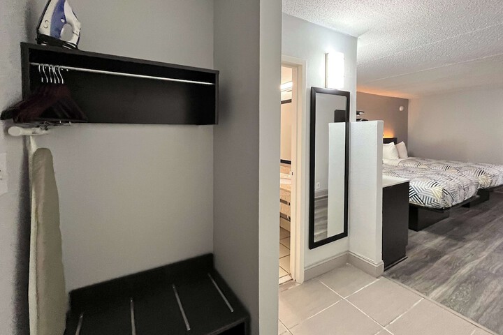 Room 3 of 10